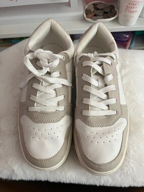 American Eagle White and Beige Casual Leather Sneakers